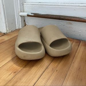 Tan sootheez sandals in a size 39. (7-8).